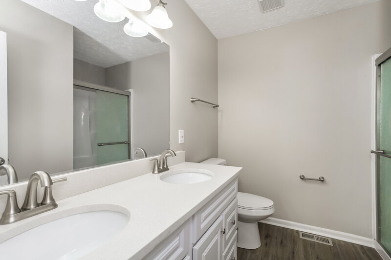 2,025/Mo, 7767 Lupine Dr Blacklick, OH 43004 Main Bathroom View