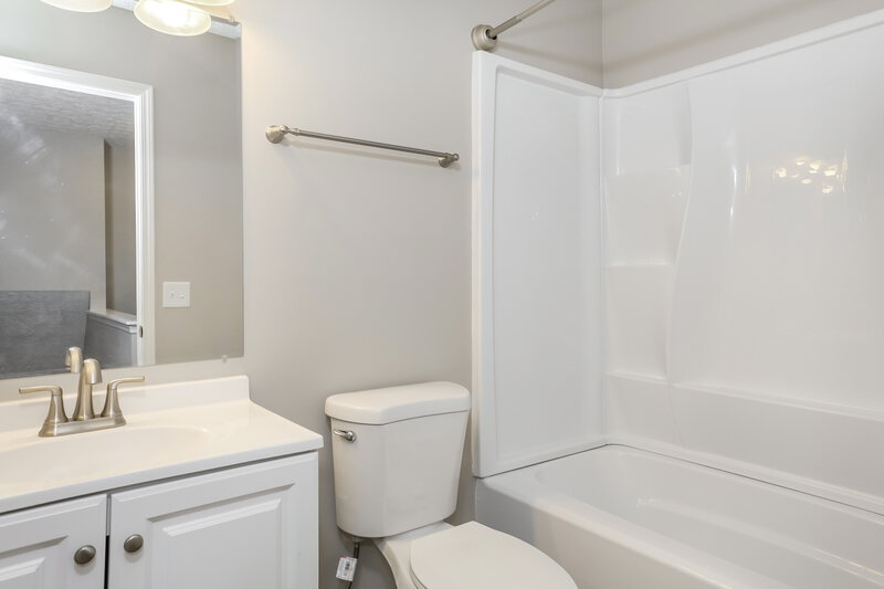 2,025/Mo, 7767 Lupine Dr Blacklick, OH 43004 Bathroom View 2