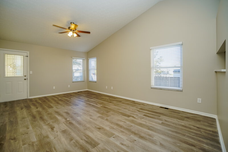 2,300/Mo, 1551 Covina Dr Columbus, OH 43228 Living Room View