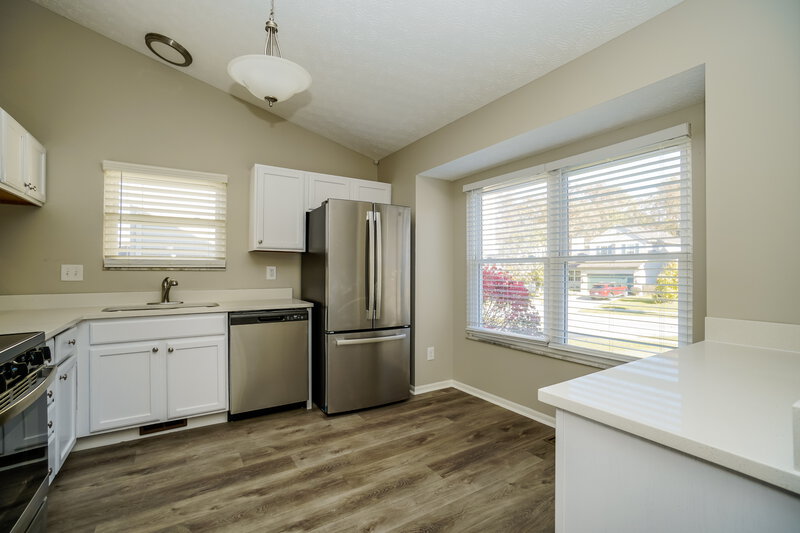 2,300/Mo, 1551 Covina Dr Columbus, OH 43228 Kitchen View