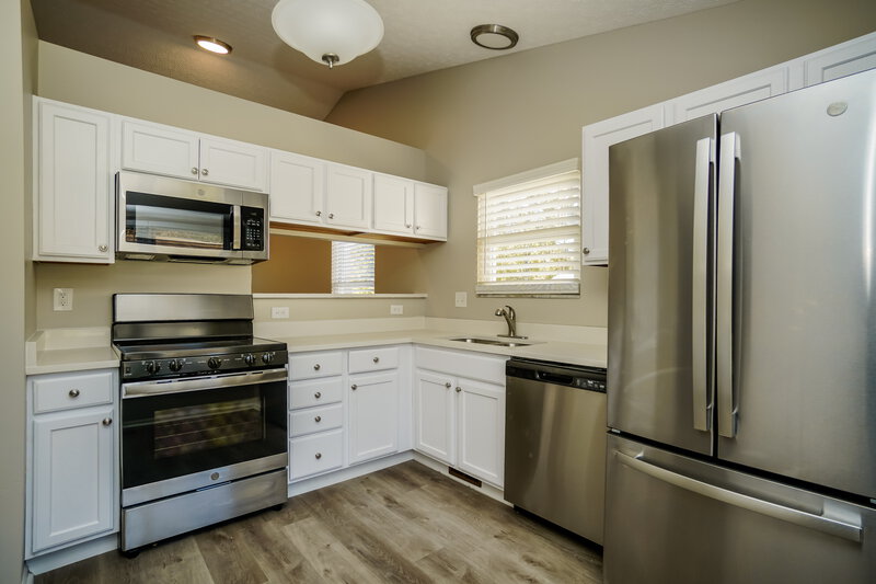 2,300/Mo, 1551 Covina Dr Columbus, OH 43228 Kitchen View 2