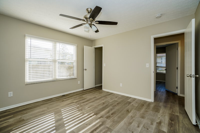 2,300/Mo, 1551 Covina Dr Columbus, OH 43228 Main Bedroom View