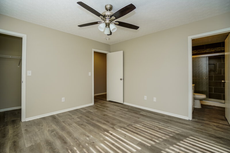 2,300/Mo, 1551 Covina Dr Columbus, OH 43228 Main Bedroom View 2