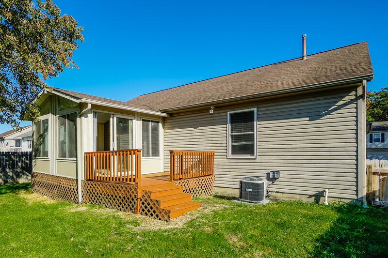 2,300/Mo, 1551 Covina Dr Columbus, OH 43228 Rear View