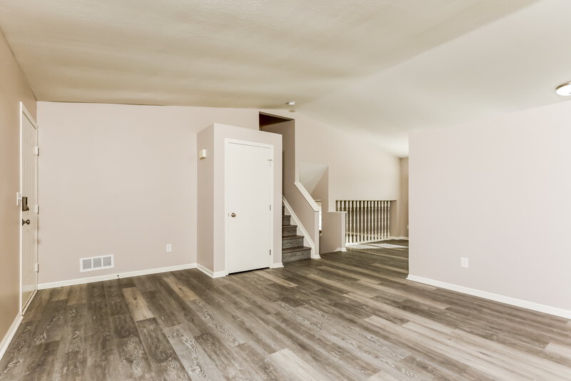 2,200/Mo, 1705 Rock Creek Dr Grove City, OH 43123 Living Room View 2