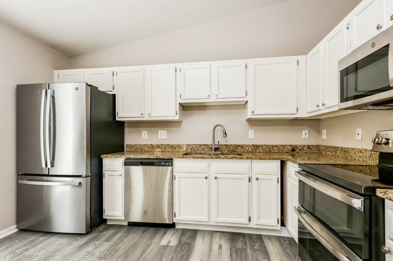 2,200/Mo, 1705 Rock Creek Dr Grove City, OH 43123 Kitchen View