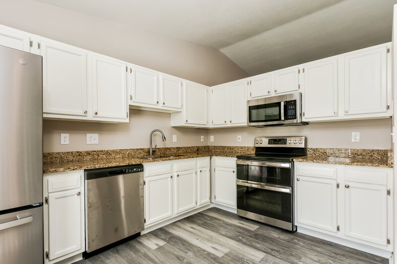 2,200/Mo, 1705 Rock Creek Dr Grove City, OH 43123 Kitchen View 2