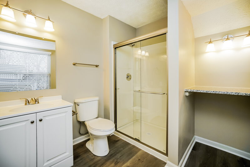 2,185/Mo, 4005 Maidstone Dr Columbus, OH 43230 Main Bathroom View