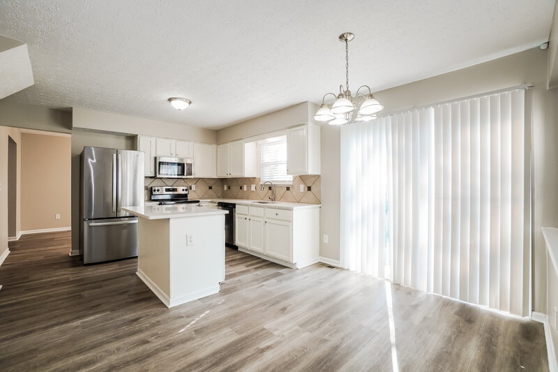 2,275/Mo, 5601 High Arbor Dr Galloway, OH 43119 Dining Room View 2