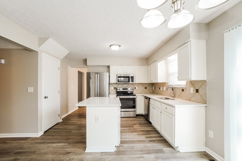 2,275/Mo, 5601 High Arbor Dr Galloway, OH 43119 Kitchen View 2