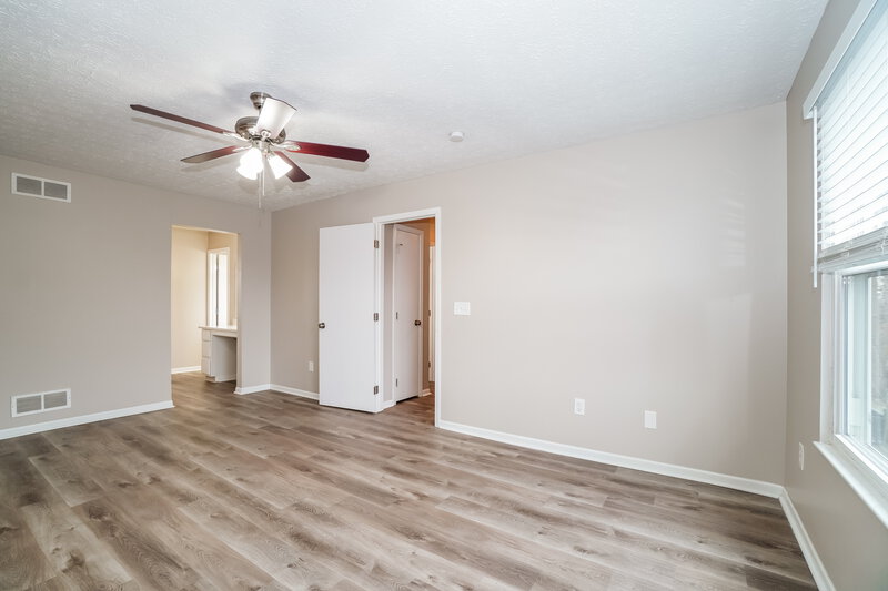 2,605/Mo, 5601 High Arbor Dr Galloway, OH 43119 Main Bedroom View 2