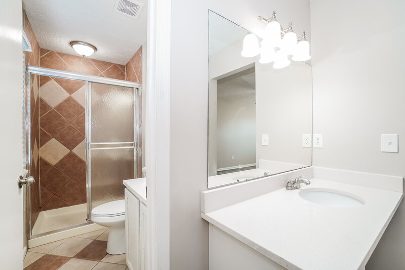 2,275/Mo, 5601 High Arbor Dr Galloway, OH 43119 Main Bathroom View