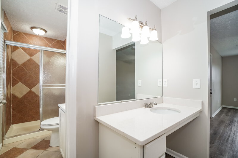 2,605/Mo, 5601 High Arbor Dr Galloway, OH 43119 Main Bathroom View