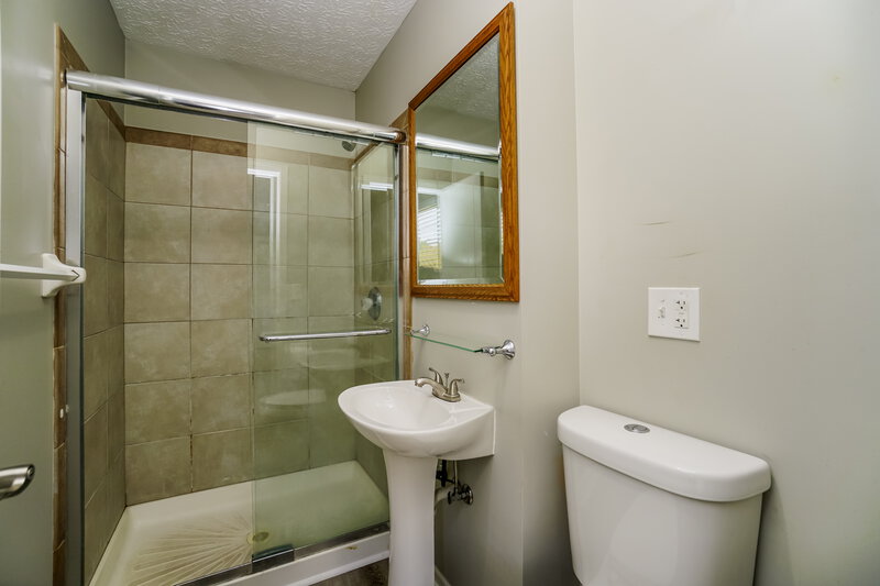 1,780/Mo, 2830 Wallcrest Blvd Columbus, OH 43231 Bathroom View