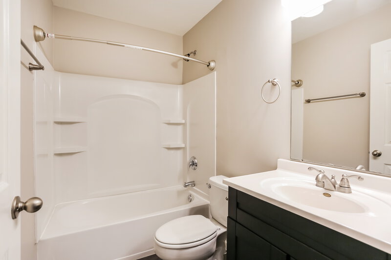 2,970/Mo, 1807 Brandigen Ln Columbus, OH 43228 Main Bathroom View