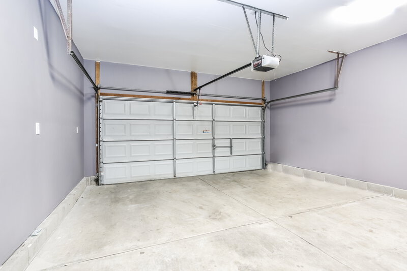 2,970/Mo, 1807 Brandigen Ln Columbus, OH 43228 Garage View