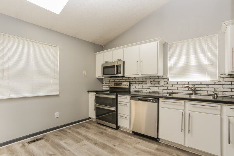 1,895/Mo, 6760 Jennyann Way Canal Winchester, OH 43110 Kitchen View 2