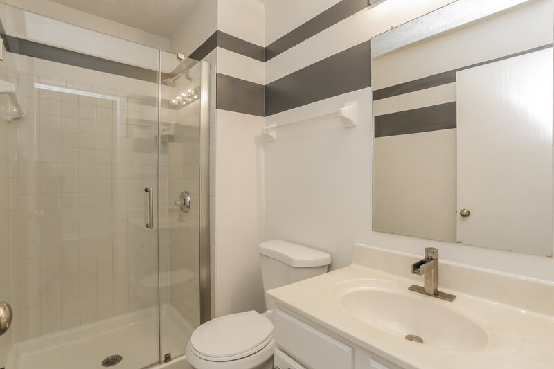 1,895/Mo, 6760 Jennyann Way Canal Winchester, OH 43110 Main Bathroom View