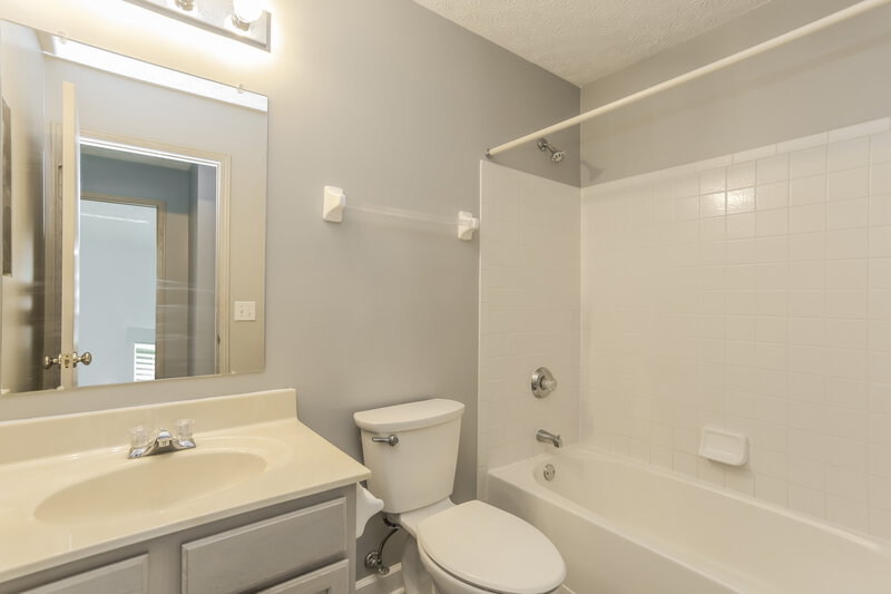 1,895/Mo, 6760 Jennyann Way Canal Winchester, OH 43110 Bathroom View