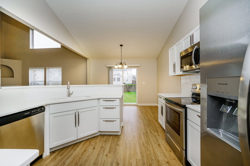 2,040/Mo, 7564 Braeburn Ct Blacklick, OH 43004 Kitchen View