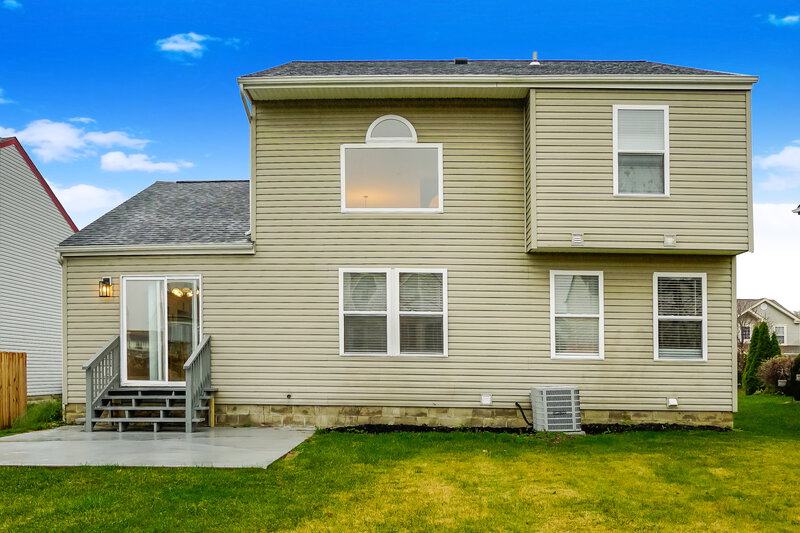 2,040/Mo, 7564 Braeburn Ct Blacklick, OH 43004 Rear View