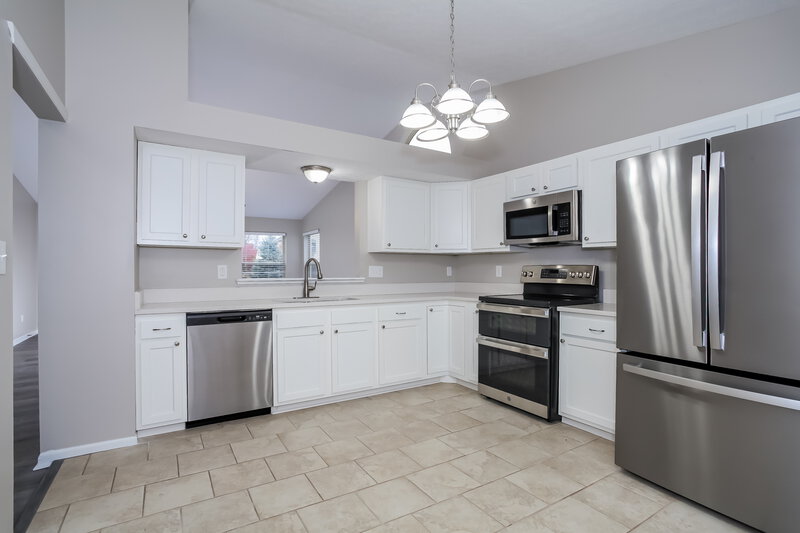 2,390/Mo, 3311 Darby Glen Blvd Hilliard, OH 43026 Kitchen View 2