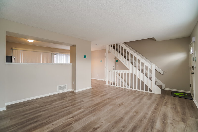 1,960/Mo, 5122 Springdale Blvd Hilliard, OH 43026 Living Room View