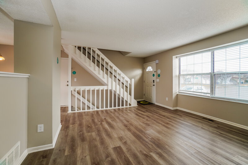 1,960/Mo, 5122 Springdale Blvd Hilliard, OH 43026 Living Room View 2
