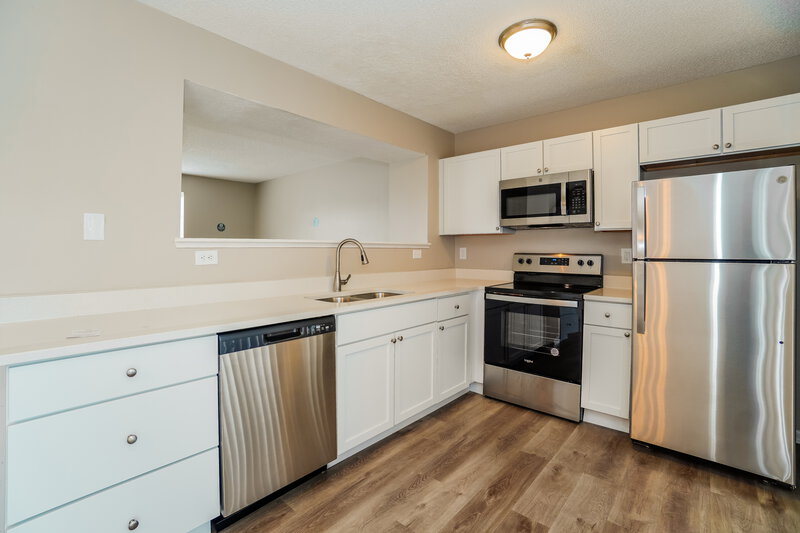 1,960/Mo, 5122 Springdale Blvd Hilliard, OH 43026 Kitchen View 2