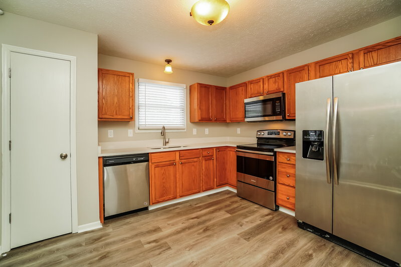 1,975/Mo, 2122 Forestwind Dr Grove City, OH 43123 Kitchen View 2