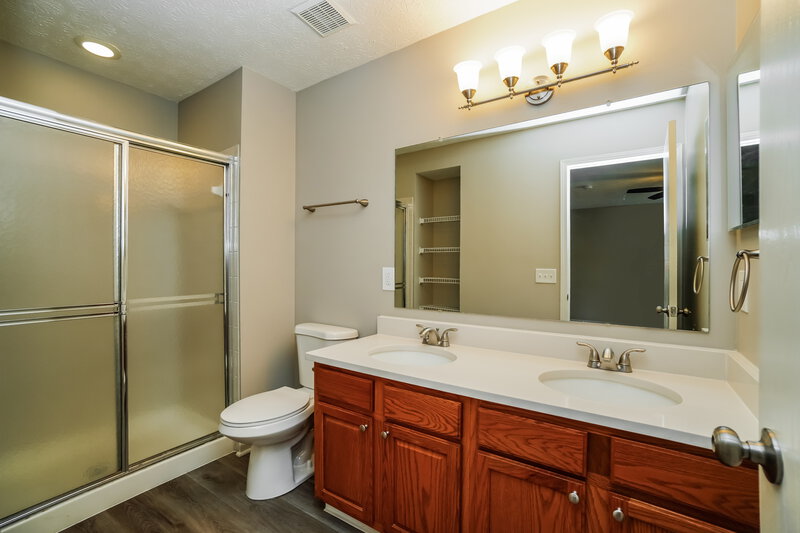 1,975/Mo, 2122 Forestwind Dr Grove City, OH 43123 Main Bathroom View