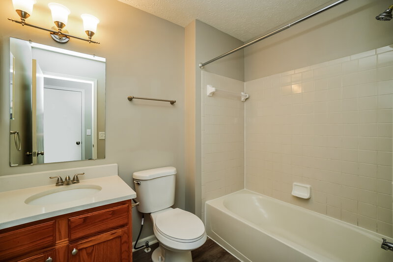 1,975/Mo, 2122 Forestwind Dr Grove City, OH 43123 Bathroom View