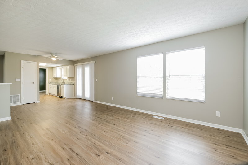 2,520/Mo, 3288 Parkbrook Dr Grove City, OH 43123 Living Room View