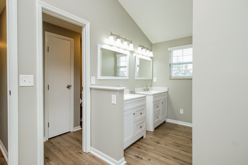 2,520/Mo, 3288 Parkbrook Dr Grove City, OH 43123 Bathroom View