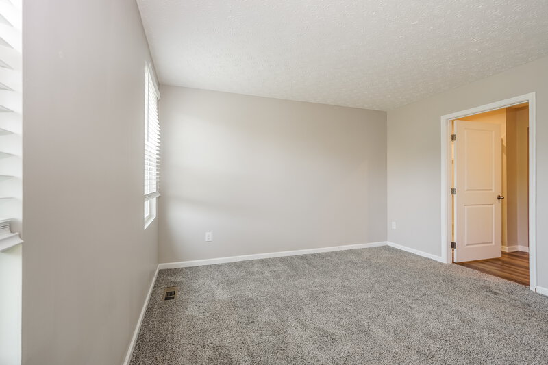 2,280/Mo, 1971 Lake Crest Dr Grove City, OH 43123 Main Bedroom View 2