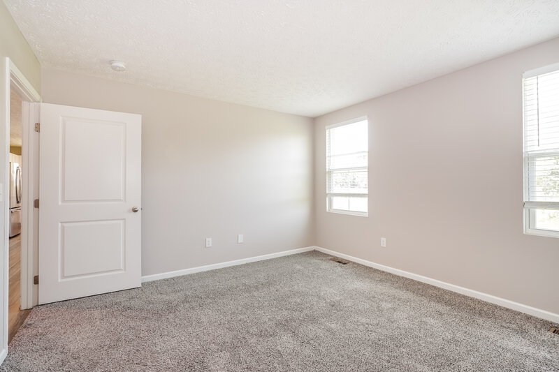 2,280/Mo, 1971 Lake Crest Dr Grove City, OH 43123 Main Bedroom View 3