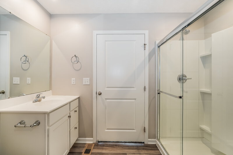 2,280/Mo, 1971 Lake Crest Dr Grove City, OH 43123 Main Bathroom View