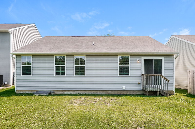 2,280/Mo, 1971 Lake Crest Dr Grove City, OH 43123 Rear View 2