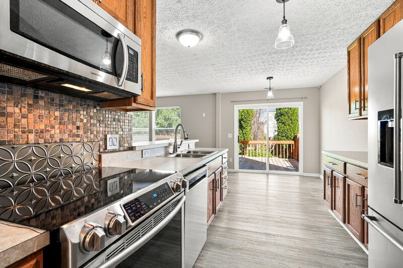 2,185/Mo, 6862 Spring Bloom Dr Canal Winchester, OH 43110 Kitchen View 2
