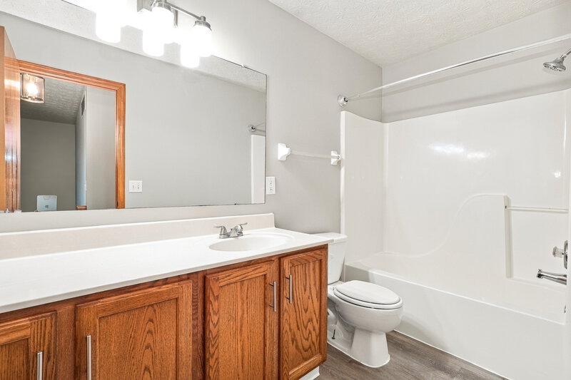 2,185/Mo, 6862 Spring Bloom Dr Canal Winchester, OH 43110 Bathroom View