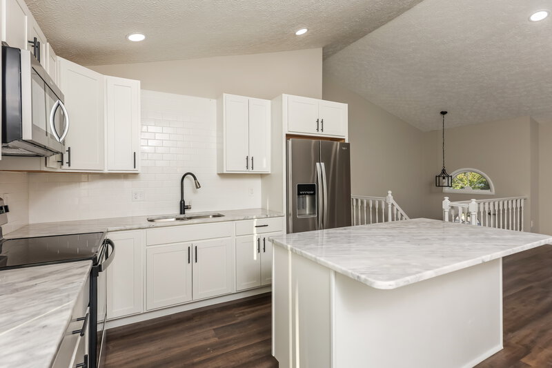 2,450/Mo, 5305 Davidson Rd Hilliard, OH 43026 Kitchen View 2