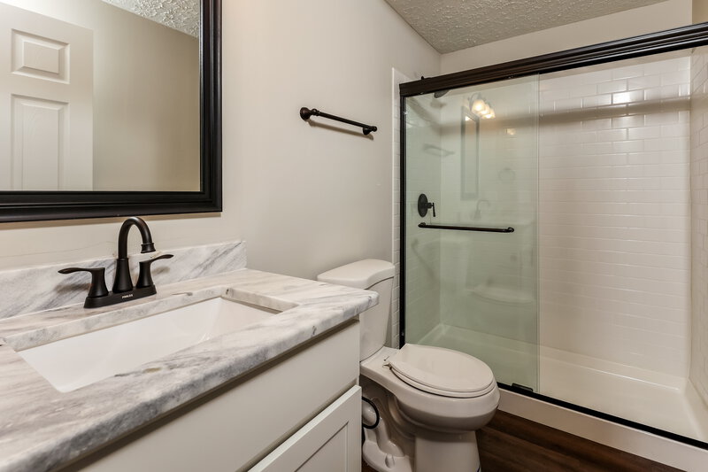 2,450/Mo, 5305 Davidson Rd Hilliard, OH 43026 Main Bathroom View