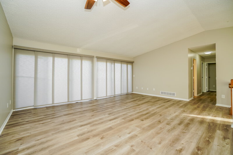 2,555/Mo, 4906 Crockett Dr Hilliard, OH 43026 Living Room View