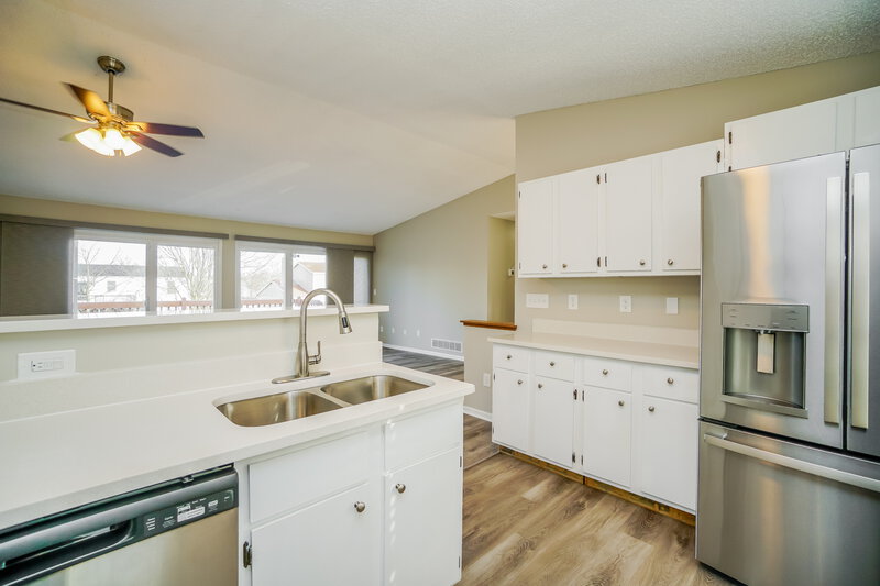 2,555/Mo, 4906 Crockett Dr Hilliard, OH 43026 Kitchen View 3