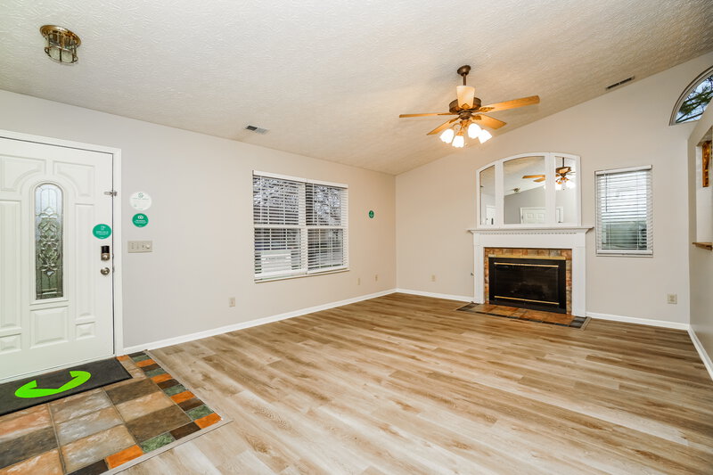1,745/Mo, 221 Stonhope Dr Delaware, OH 43015 Living Room View 2