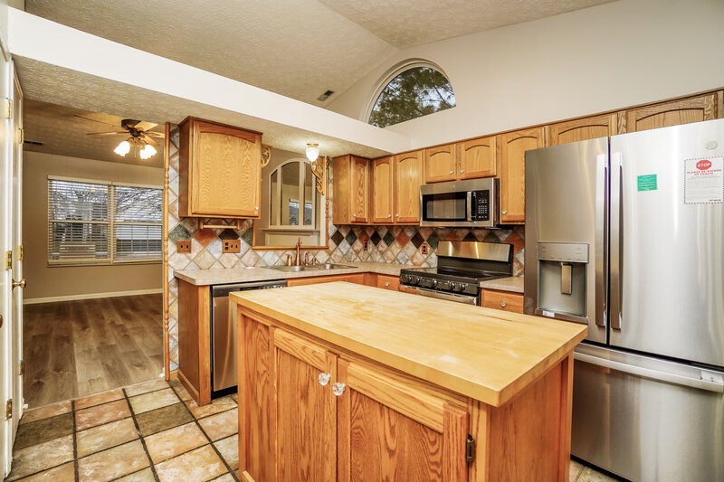 1,745/Mo, 221 Stonhope Dr Delaware, OH 43015 Kitchen View