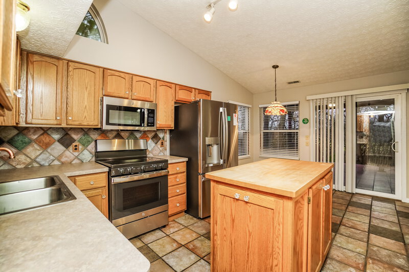 1,745/Mo, 221 Stonhope Dr Delaware, OH 43015 Kitchen View 2