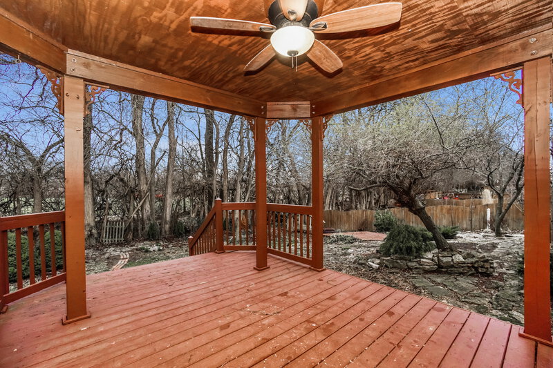 1,745/Mo, 221 Stonhope Dr Delaware, OH 43015 Covered Deck View