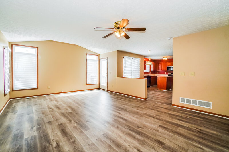 2,070/Mo, 9400 Magnolia Way Orient, OH 43146 Family Room View 2