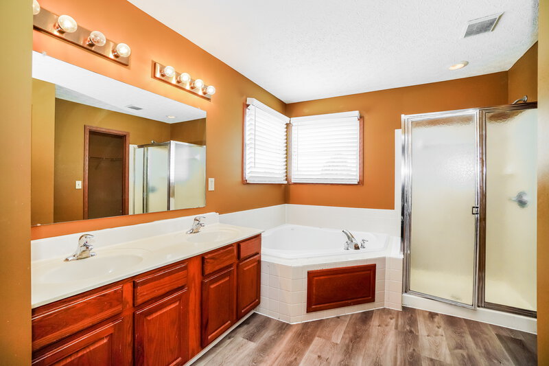 2,070/Mo, 9400 Magnolia Way Orient, OH 43146 Main Bathroom View